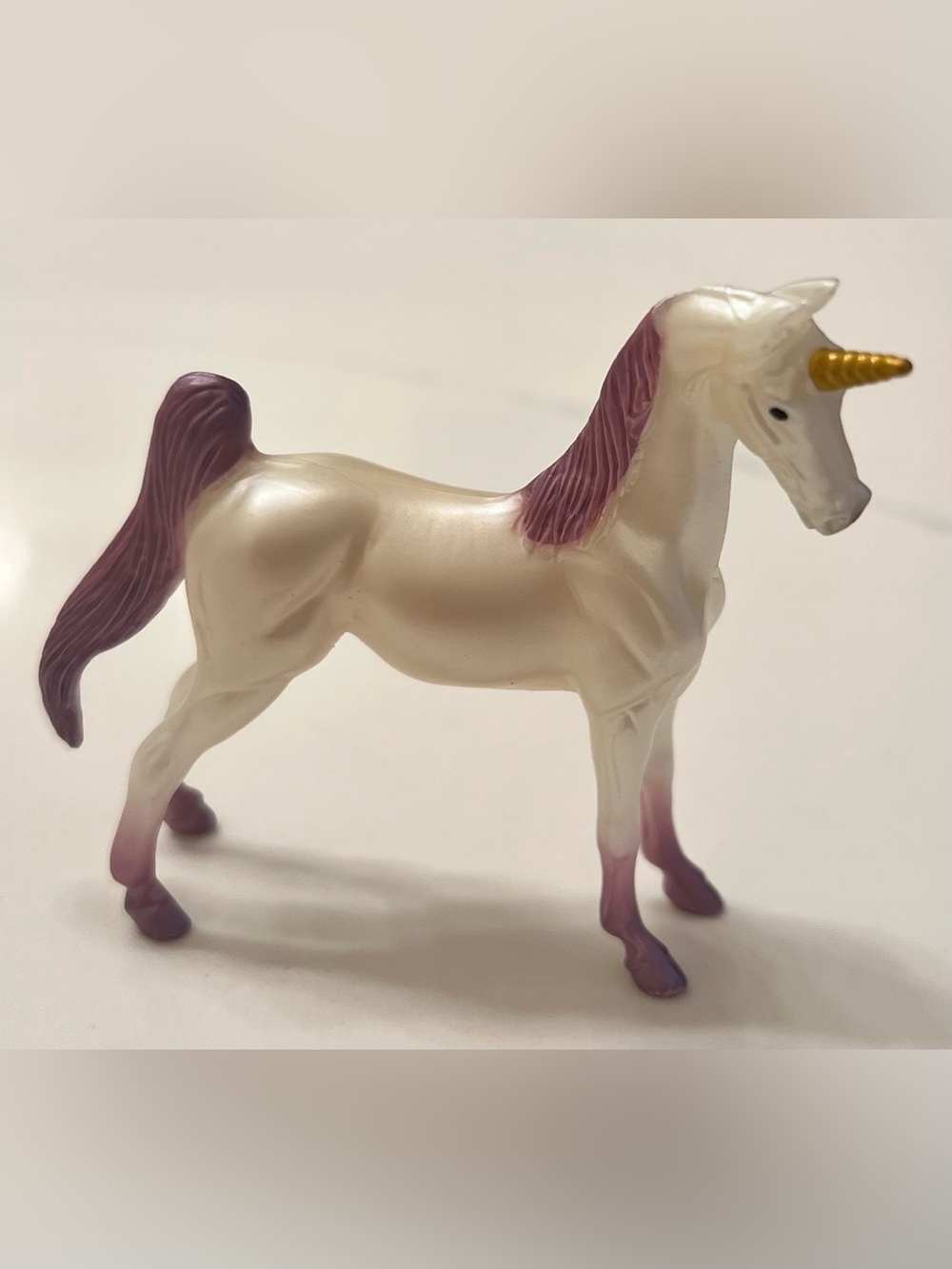 Breyer Stablemates Pearlescent White Unicorn
